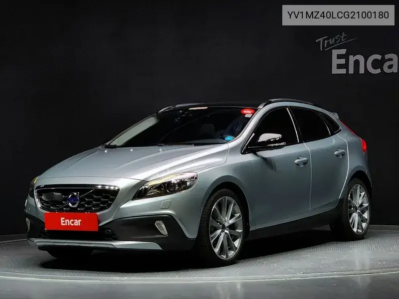 Volvo V40 2016 года выпуска