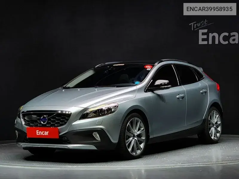 Volvo V40 2016 года выпуска