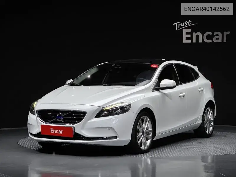 Volvo V40 2016 года выпуска