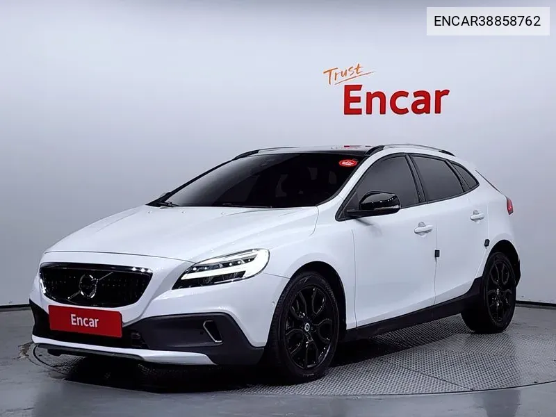 Volvo V40 2017 года выпуска
