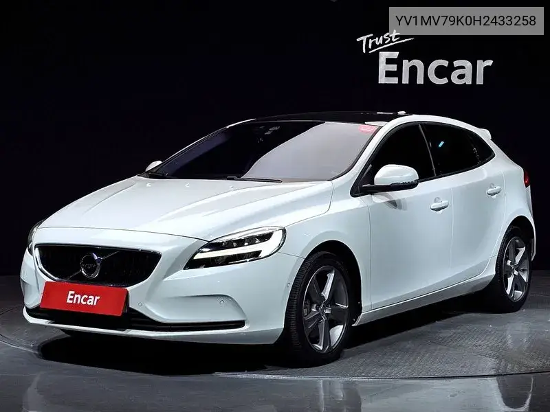 Volvo V40 2017 года выпуска