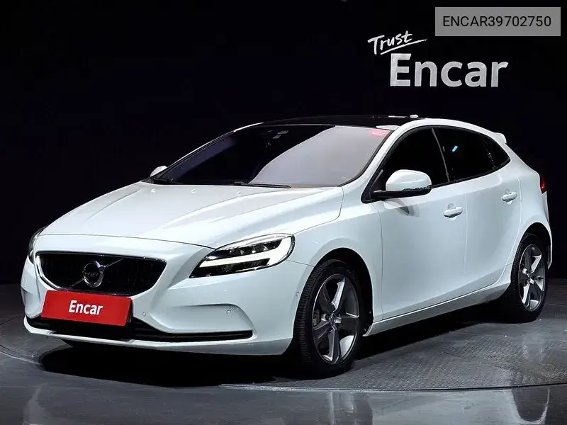 Volvo V40 2017 года выпуска