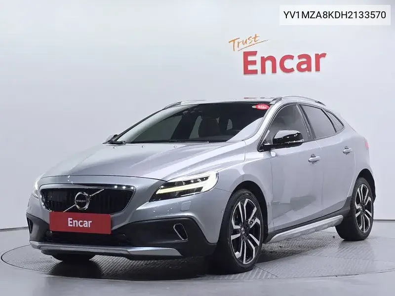 Volvo V40 2017 года выпуска