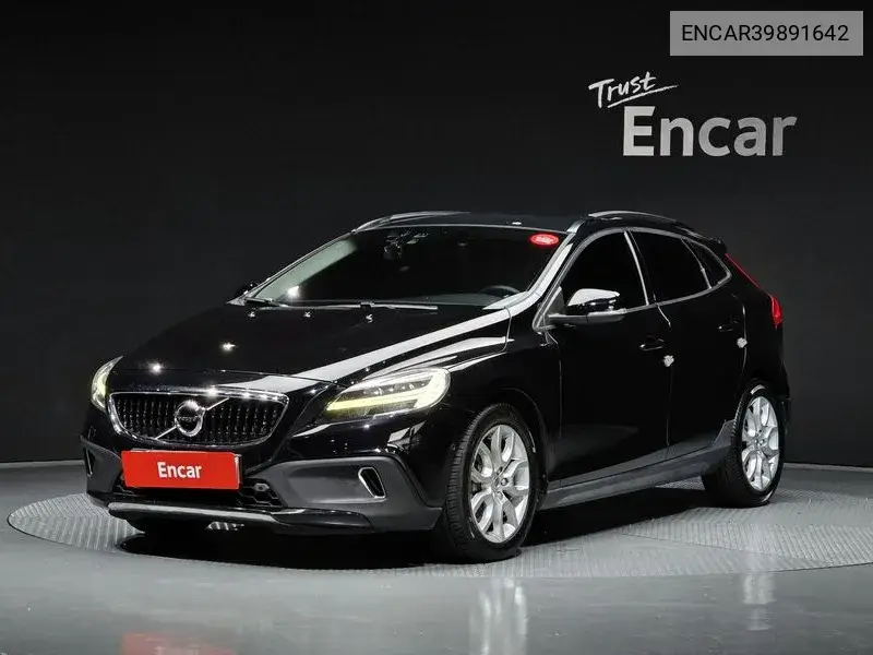 Volvo V40 2017 года выпуска