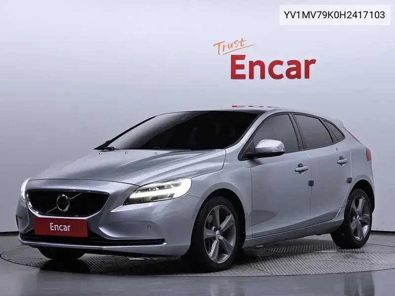 Volvo V40 2017 года выпуска
