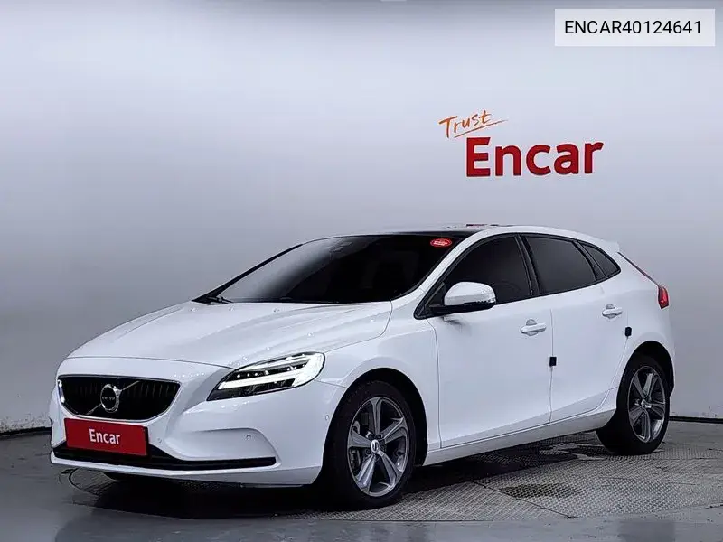 Volvo V40 2017 года выпуска