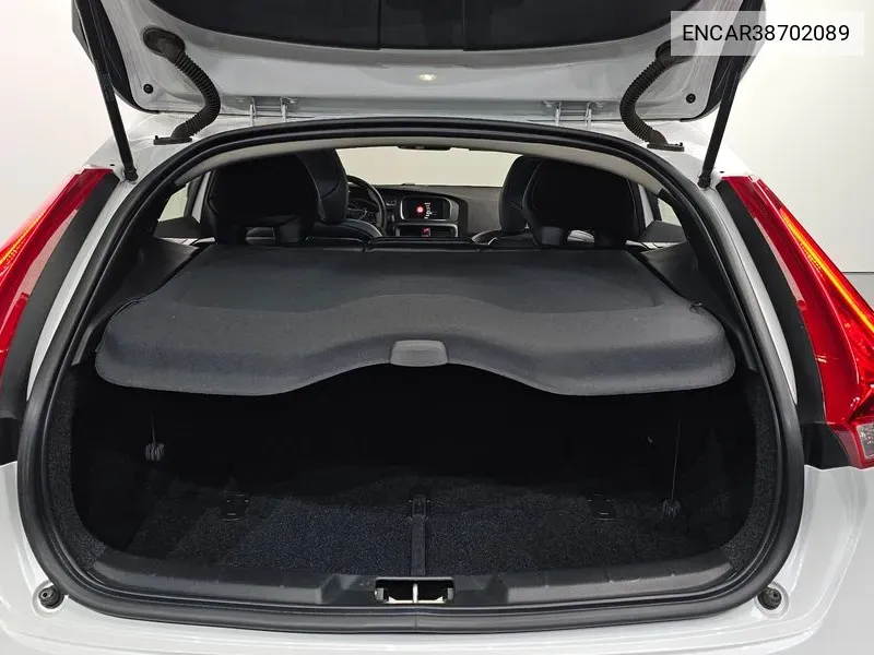 Volvo V40 2018 года выпуска
