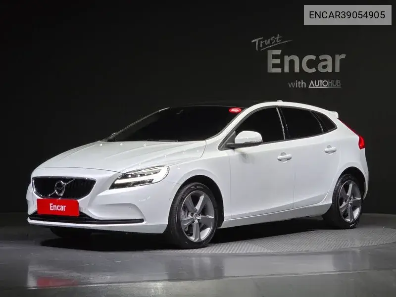 Volvo V40 2018 года выпуска