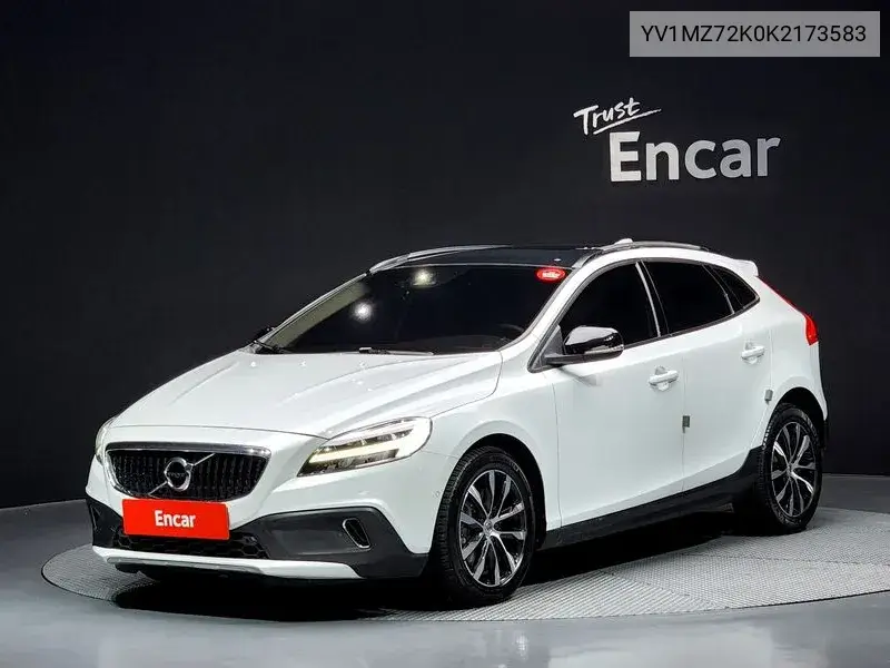 Volvo V40 2018 года выпуска