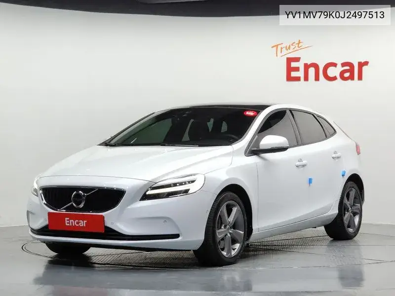 Volvo V40 2018 года выпуска