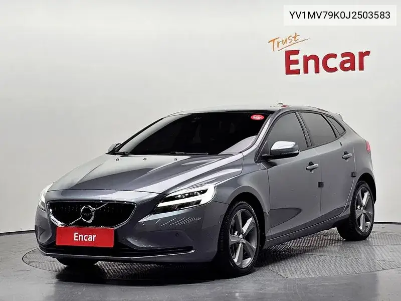 Volvo V40 2018 года выпуска