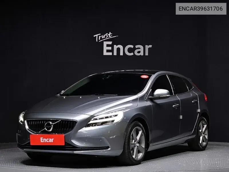 Volvo V40 2018 года выпуска