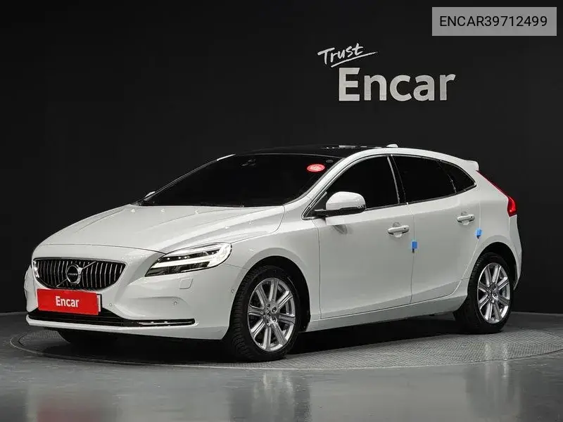 Volvo V40 2018 года выпуска