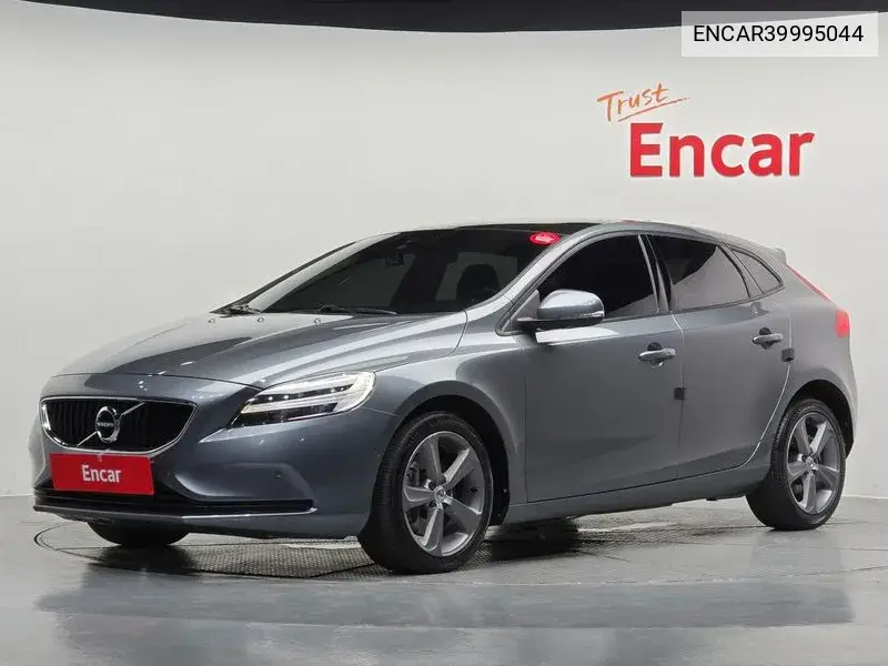 Volvo V40 2018 года выпуска