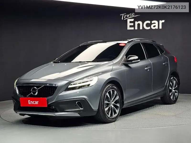 Volvo V40 2018 года выпуска