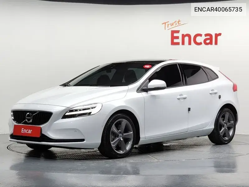 Volvo V40 2018 года выпуска