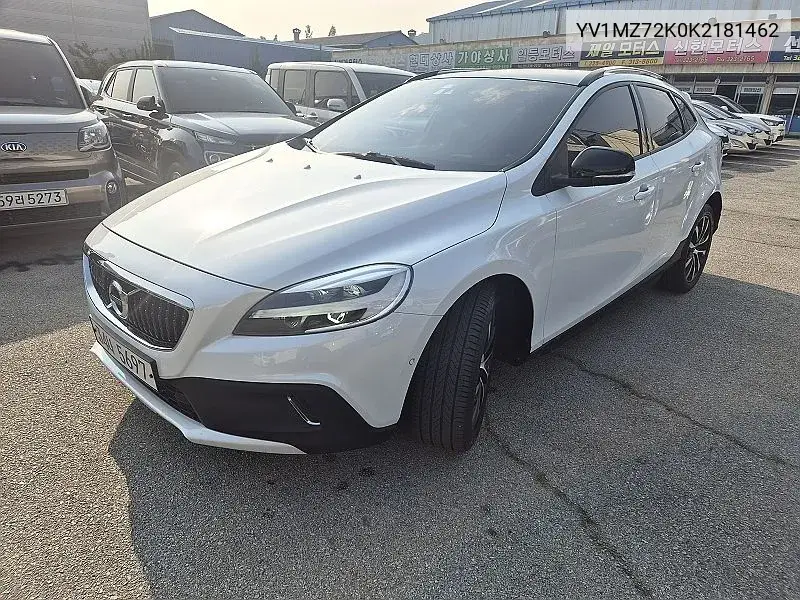 Volvo V40 2019 года выпуска