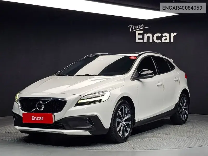 Volvo V40 2019 года выпуска