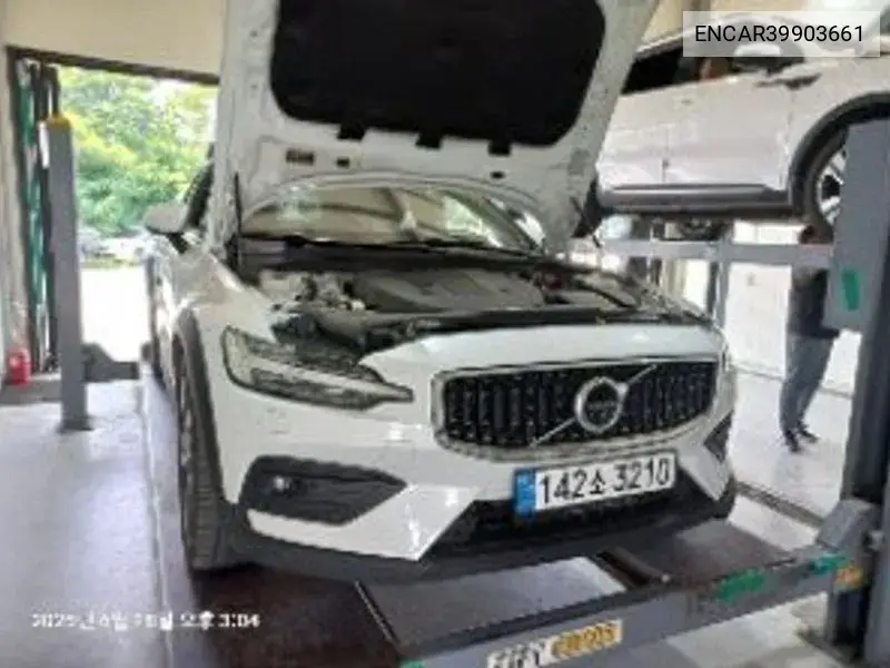 Volvo V60 2021 года выпуска