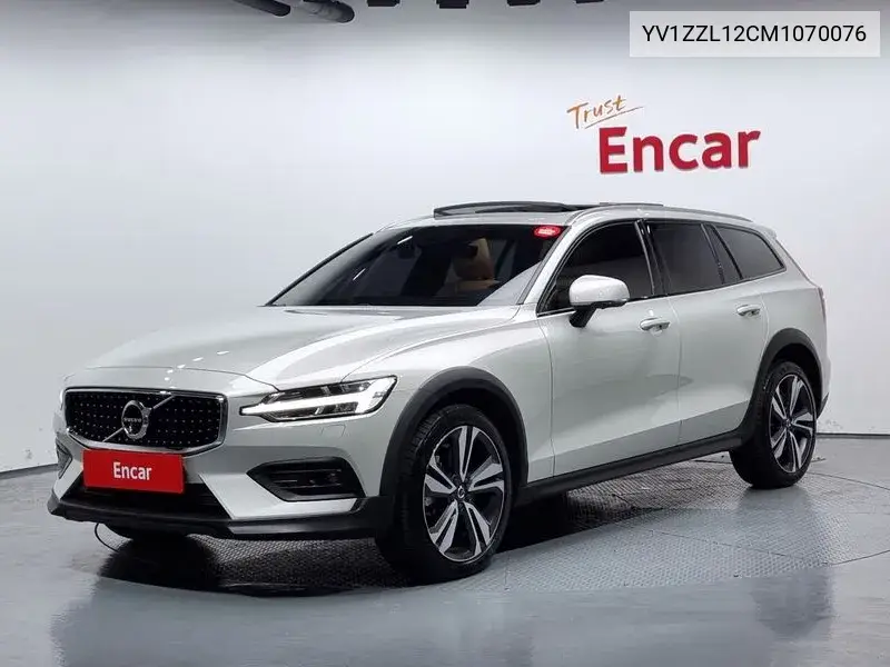 Volvo V60 2021 года выпуска