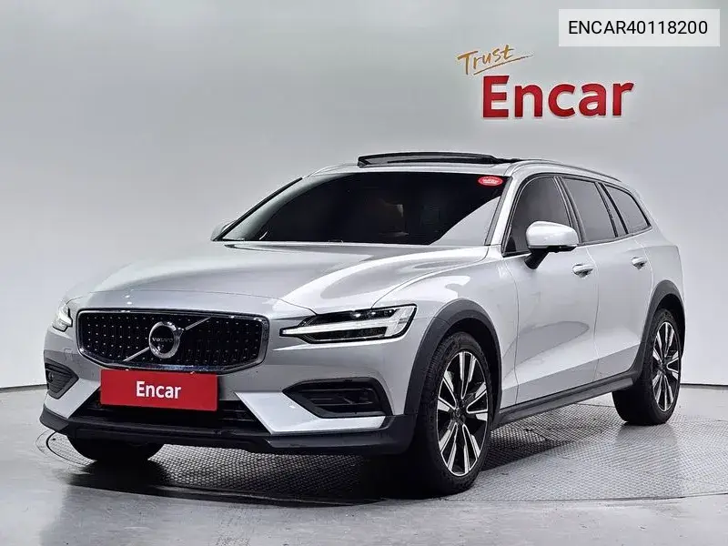 Volvo V60 2021 года выпуска