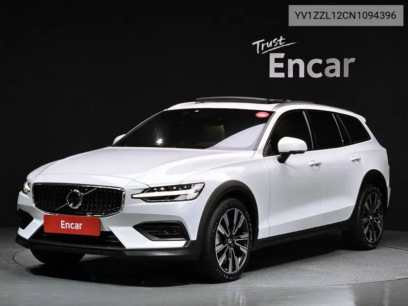 Volvo V60 2022 года выпуска