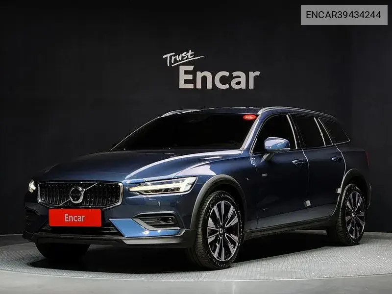 Volvo V60 2023 года выпуска