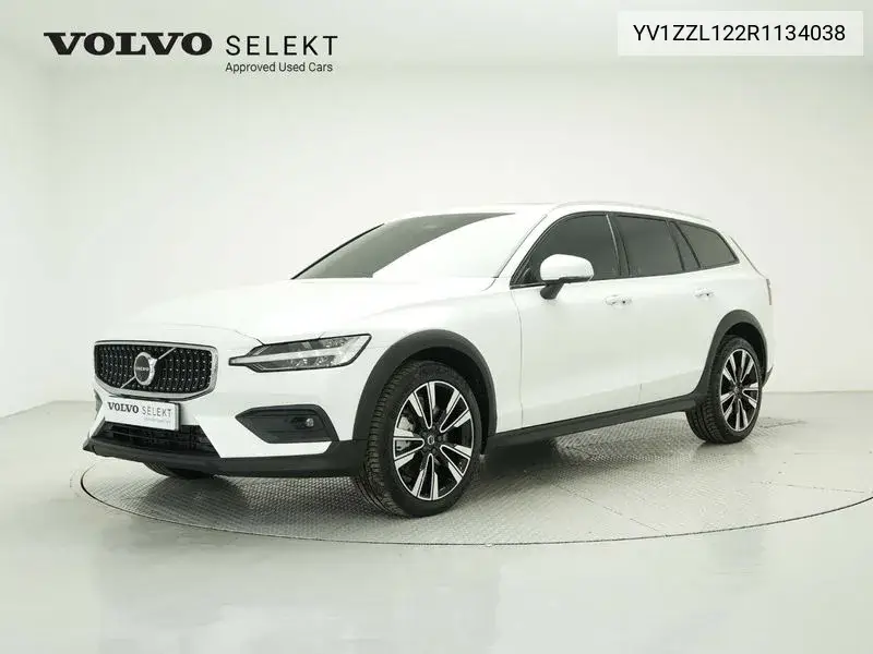 Volvo V60 2023 года выпуска