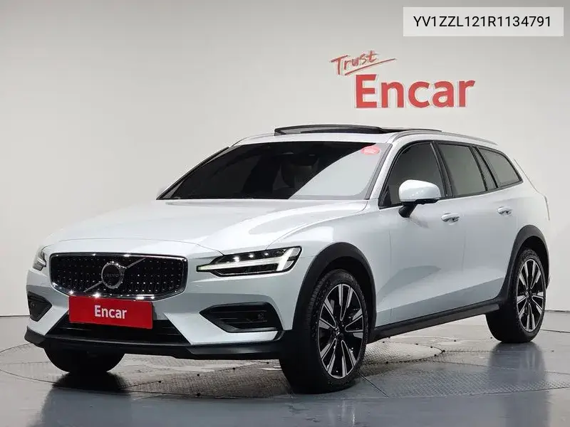Volvo V60 2023 года выпуска