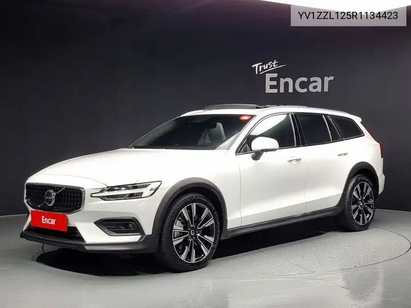 Volvo V60 2023 года выпуска