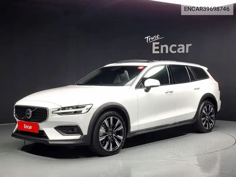 Volvo V60 2023 года выпуска