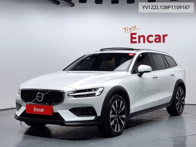 Volvo V60 2023 года выпуска