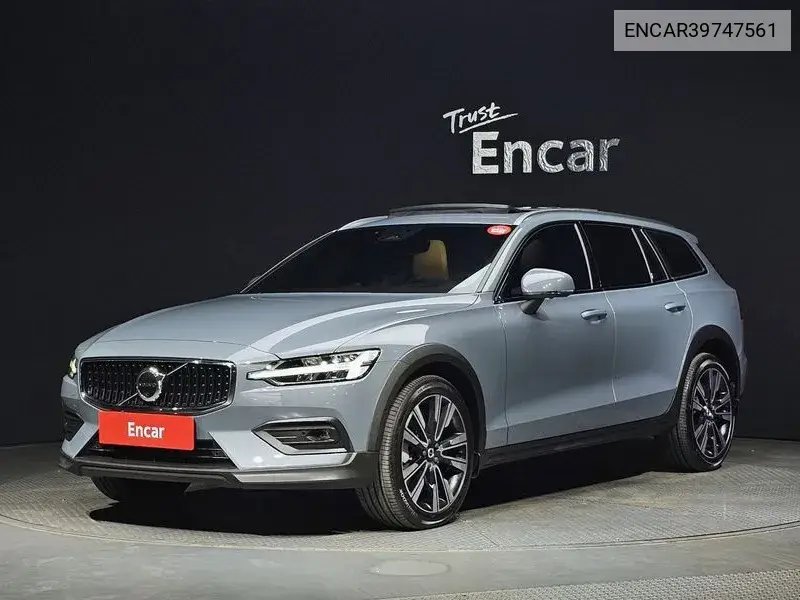 Volvo V60 2023 года выпуска