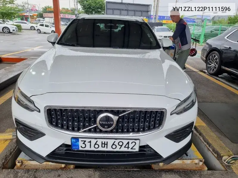 Volvo V60 2023 года выпуска