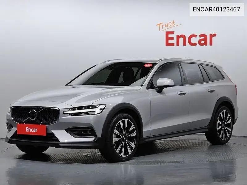 Volvo V60 2023 года выпуска