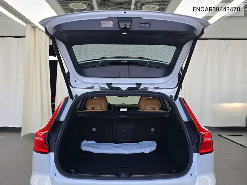 Volvo V60 2024 года выпуска