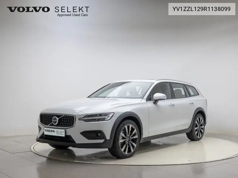 Volvo V60 2024 года выпуска