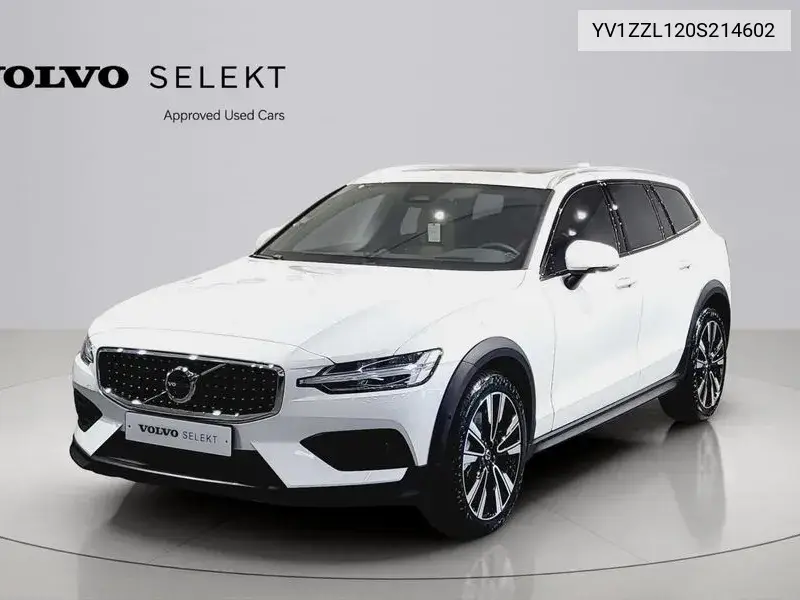 Volvo V60 2024 года выпуска