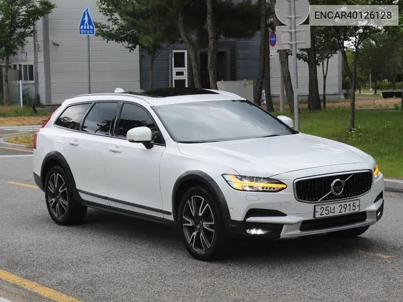 Volvo V90 2018 года выпуска