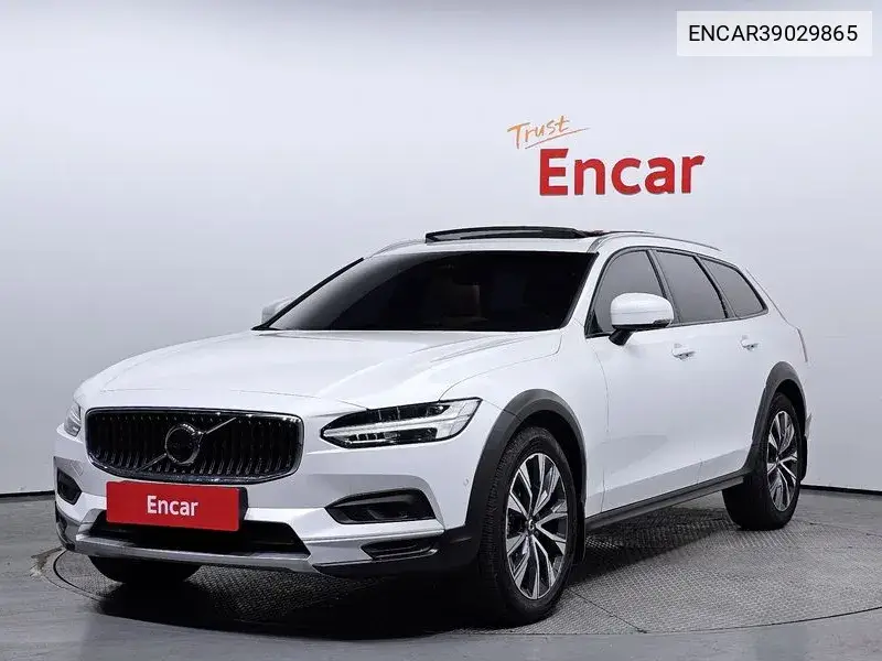 Volvo V90 2023 года выпуска