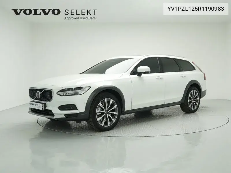 Volvo V90 2023 года выпуска