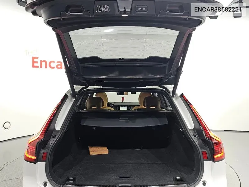Volvo V90 2024 года выпуска