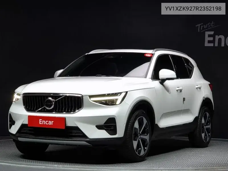 Volvo XC40 2024 года выпуска