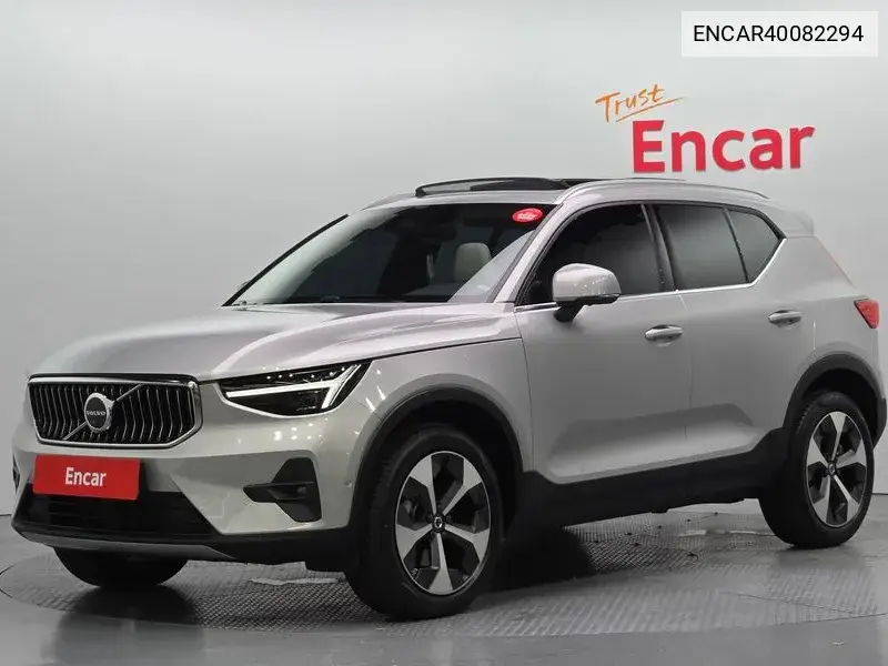 Volvo XC40 2024 года выпуска