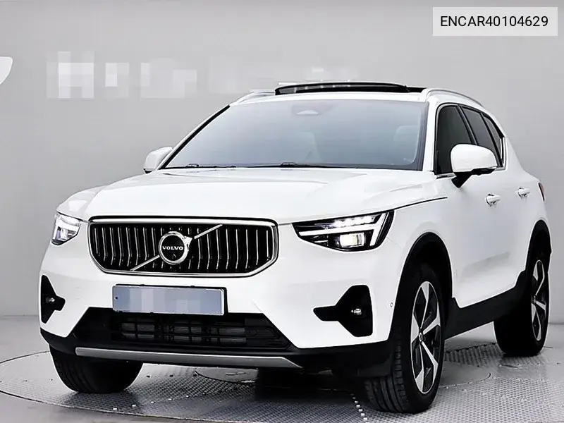 Volvo XC40 2024 года выпуска