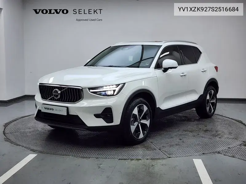Volvo XC40 2025 года выпуска