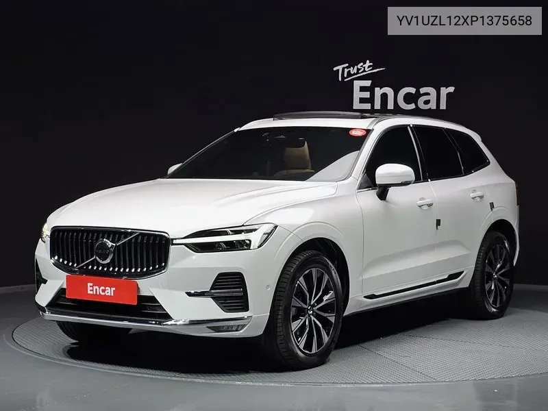 Volvo XC60 2023 года выпуска